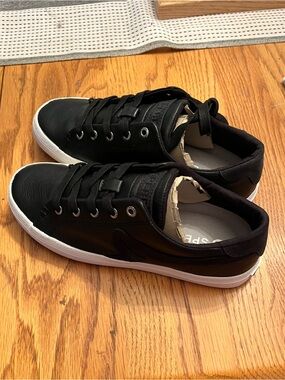 Black Low-Top Casual Women’s  Sneakers